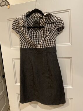 NEW NEVER WORN Guess Black and White Gingham Top with Charcoal Skirt Dress